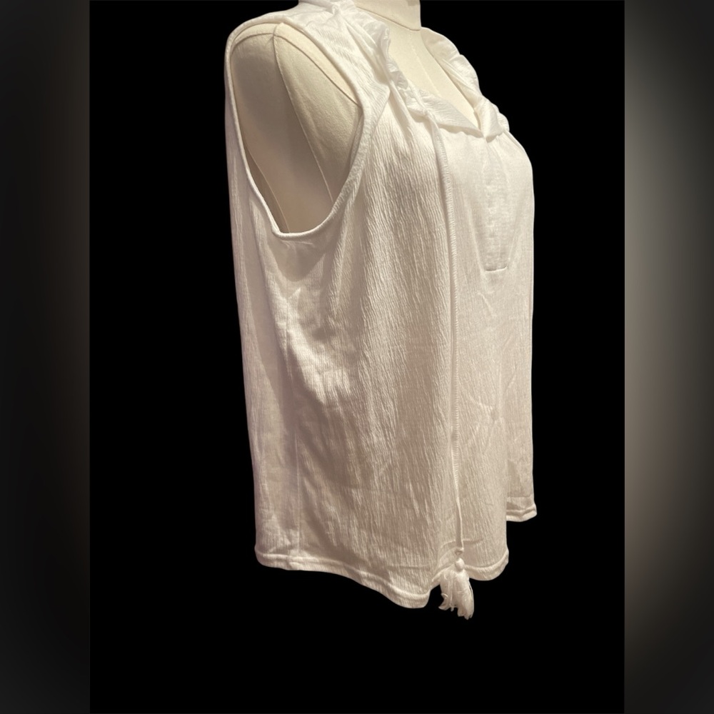 Sleeveless Blouse with Tassels - Picture 2 of 4